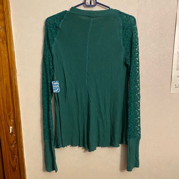 ⚡️NWT FREE PEOPLE Green lace panel long sleeve⚡️ - Picture 4 of 10